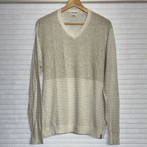 Calvin Klein Men's V-Neck Sweater in White and Gray. Size M.
